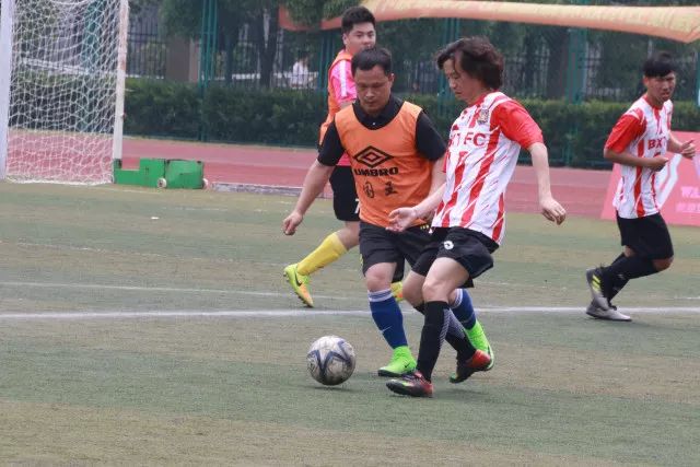 约基奇轰27+22+12亨德森30分 掘金力克开拓者